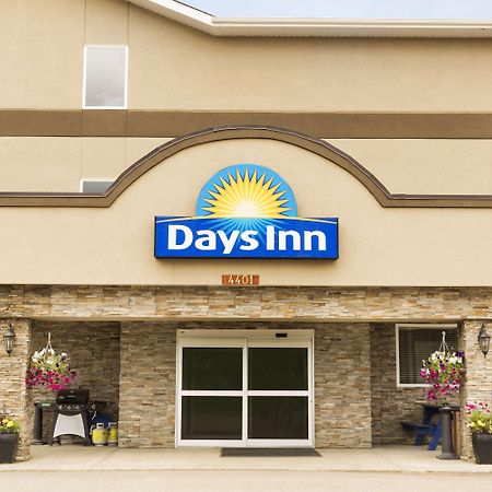 Days Inn By Wyndham Chetwynd Exterior photo