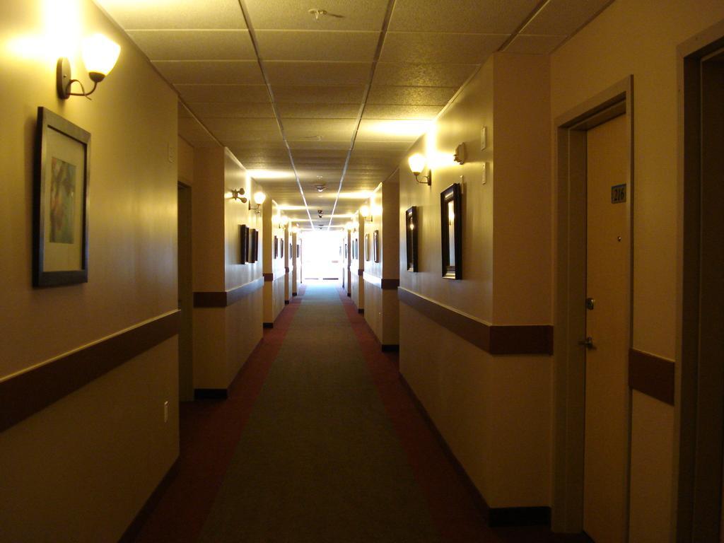 Days Inn By Wyndham Chetwynd Exterior photo