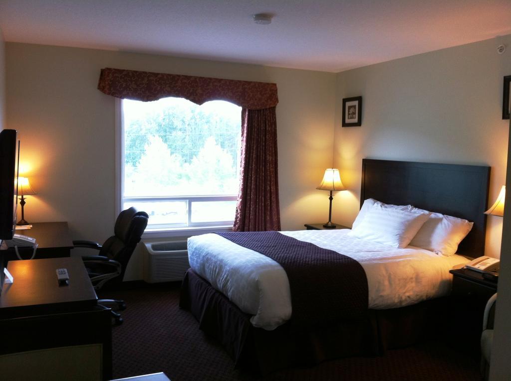 Days Inn By Wyndham Chetwynd Room photo