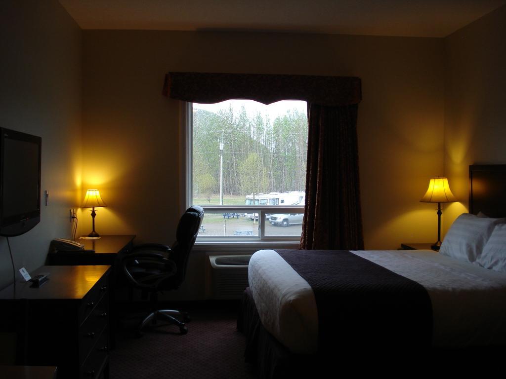 Days Inn By Wyndham Chetwynd Exterior photo